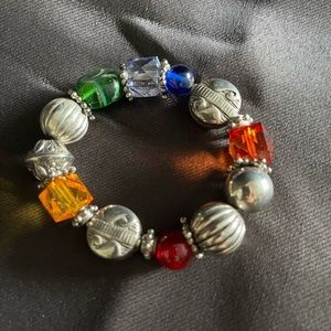 Glass beaded expandable bracelet.